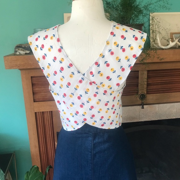 Crop top/ cross cross back - Picture 4 of 4